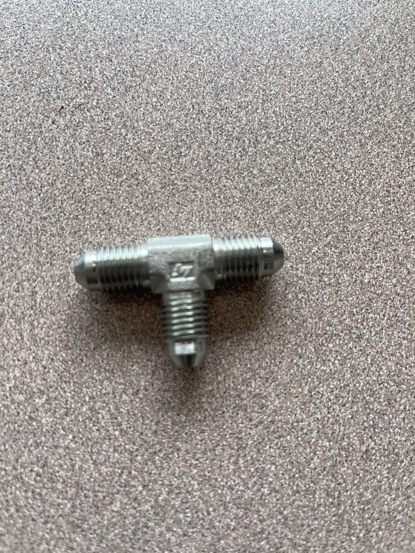 RF3680 - 1/4" Tube Union TEE