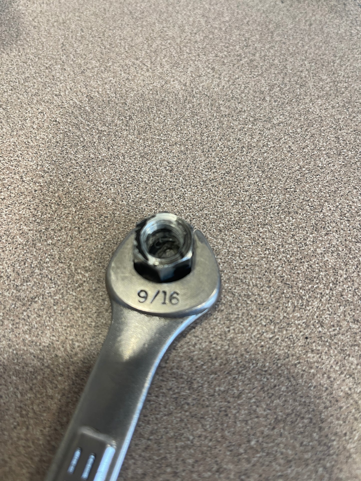 HWH RF49453 (F49453) - 1/4” Hose/Tube Cap - 9/16” Wrench